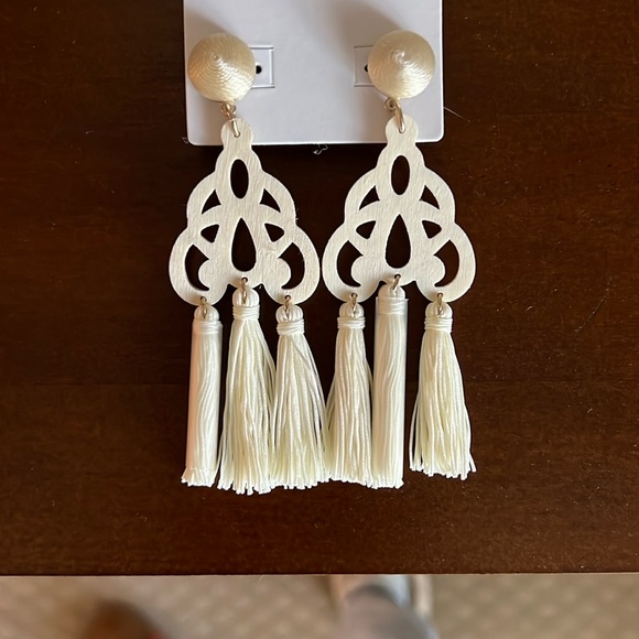 Chico's Jewelry - NEW Chico's No Droop Cream Tassel Earrings